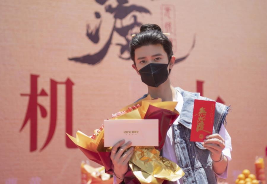 �μ����¾硶���Ƕɡ�����  �½�ɫӢ��ʮ�㱸����Ŀ