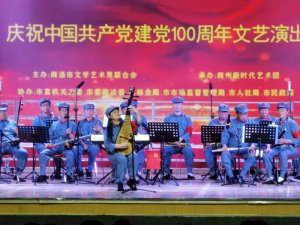 ����ٰ졶������衷���ͺ�ɫ�ݳ���