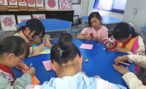 ���������سǹ����º�Сѧ�ٰ��ֽ����չ