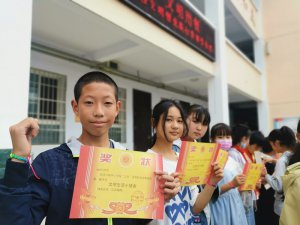 ������������Ͽ��������ѧУ��չ������Ͷ�����