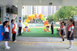 ����������С��������ʽ�У���ů��ѧ��