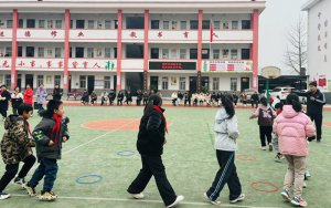 ����������������������ѧУ��������ѧ�ƽ��г��л