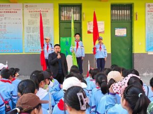 �����������ؽ�ţСѧʦ����ɨ������ʿ��԰