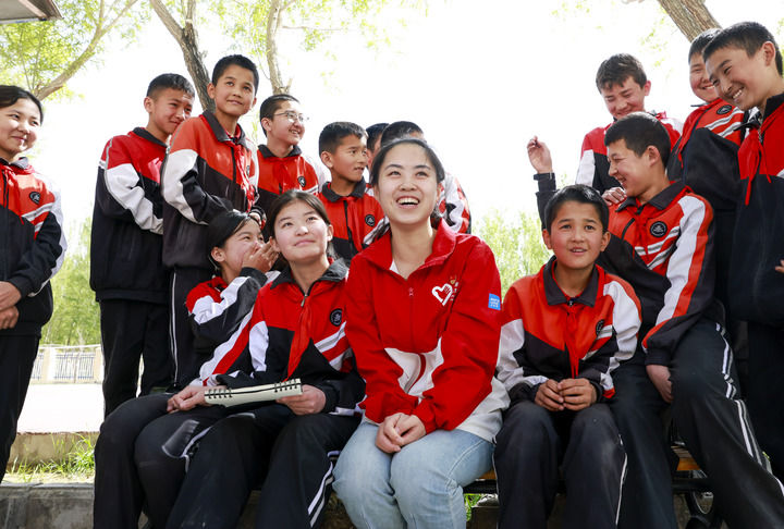 ѩ��������ʱ�� �Ž�ܶ�����ƪ������ϰ��ƽͬ־Ϊ���ĵĵ�������ϵ��ɽ��Ů�����½���չ��ʵ