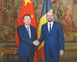 ���ǿͬ����ʱ������Ъ�����л�̸