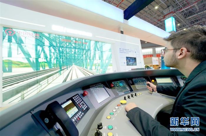 ����ϰ��ƽ��ʱ���й���ɫ�������˼��ָ���¡���ף�ĸ￪��40���ꡤ���·�չ�����»�ȫýͷ����ͼ�Ļ�������10�����£�����һ��������ʱ�����