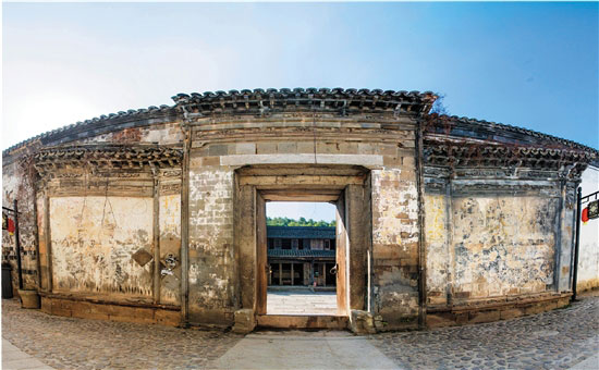 1844��8��1�գ����˶�����ڰ���۵����һ����լ��Ժ����ڴ˶ȹ��˶�ʮ�����������ʢ�꣬���˶�Ӱ����߳��������й����������硣