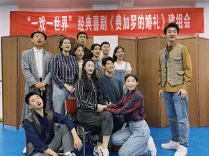  �ı�Ī���ء��۷�֮����  ���硶�Ѽ��޵Ļ��񡷽���������