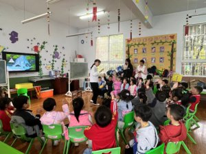 �������������������ѧУ��չ��ʦ�ͽ̻