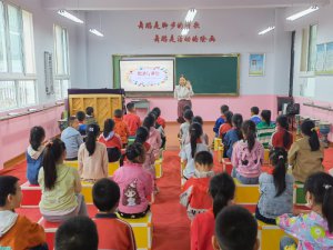 �������������������ѧУ��벢�ٴٽ���ʦרҵ��չ