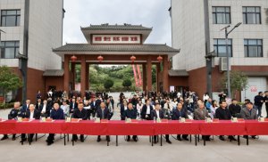 ����ý���߽����Ͽ���������չ   ��ɫ��Ӱ��һ��Ѱ���㡷����