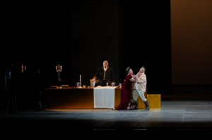 �����Ժ���������������硶��˹����