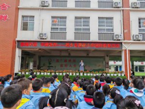 ����������������Сѧ��չ��������ʷ���¾�Ӣ�ۡ����������