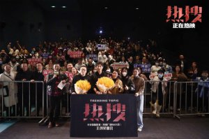 ��ʵ���ӰƬ�����ѡ�·���߽�����  Ů�����������ڹ���