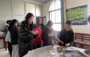 �����м��ؿ�������Сѧ��չ��ů�Ĺ����� �Ļ������С��