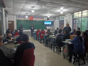 �����е����أ���У���� ��ͬ�ػ���ƽ��У԰��