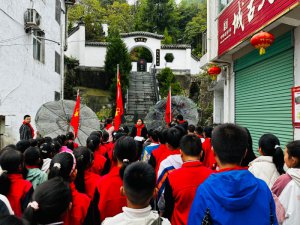 ���������������ӿ�������ѧУ��չ��������Ӣ�һ