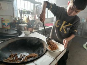 ������������ɳ��������ѧУ��չ��ͥ�Ͷ�ʵ���