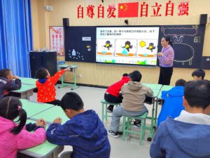 �������������������ѧУ��չ���ý�ѧ�������������