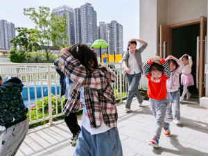 �����б����ڶ��׶�԰��չ����ȫ������ɢ��ϰ