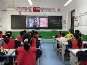 ���������������ӿ�������ѧУ��չ��������Ӱ�ӽ����